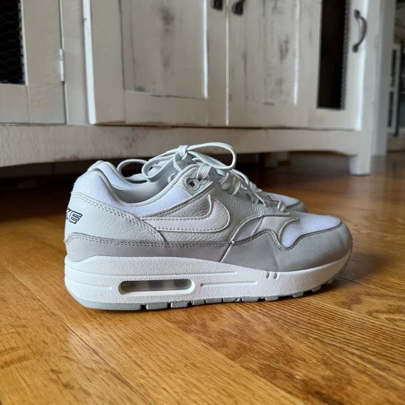 Nike Air Max 1 Sneakers - Light Smoke Gray - Picture 2 of 7